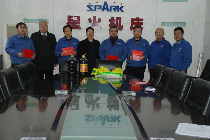 天水市政府國資委、市企工委慰問星火機床公司優秀黨員、困難黨員、老黨員