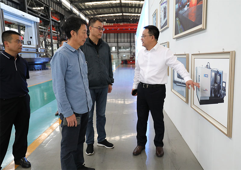 青海華鼎公司領導來星火機床公司考察