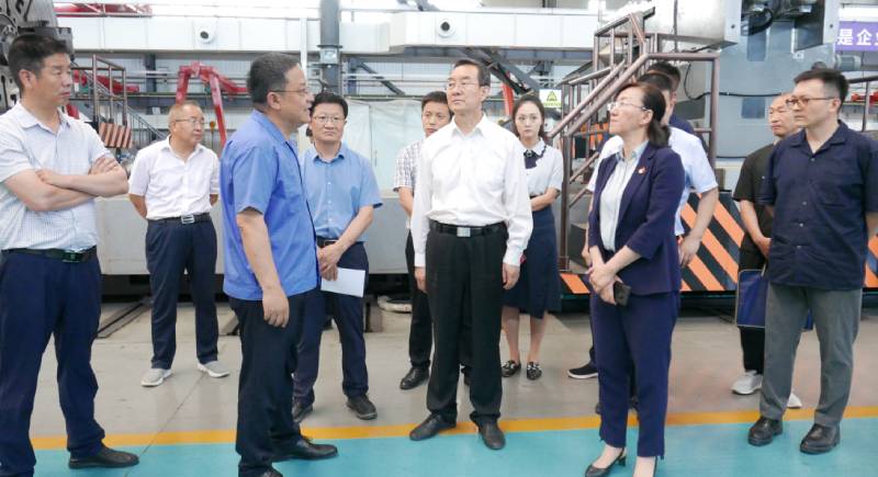 省委第二調(diào)研組領(lǐng)導來星火機床調(diào)研