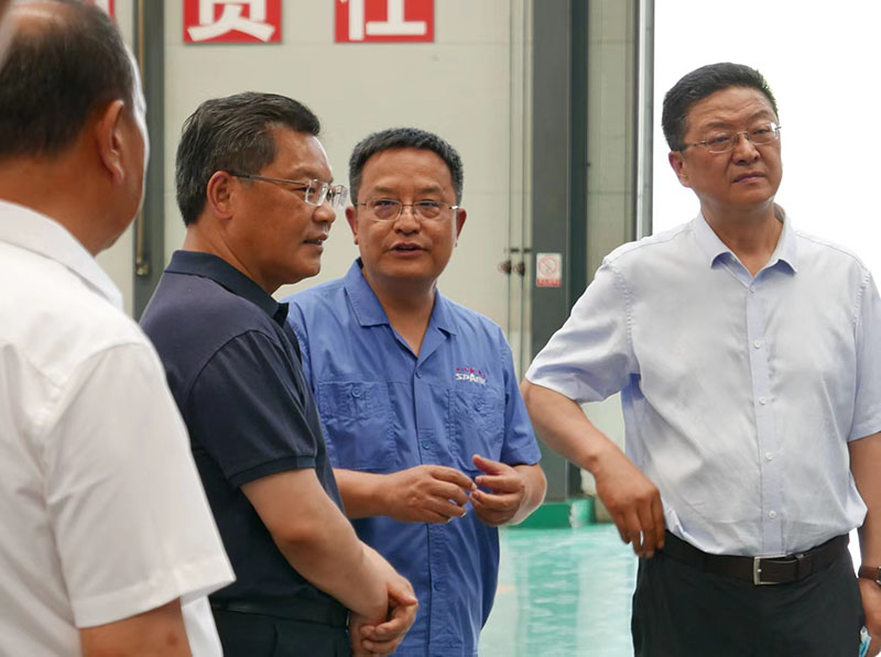 任振鶴在星火機床公司調研