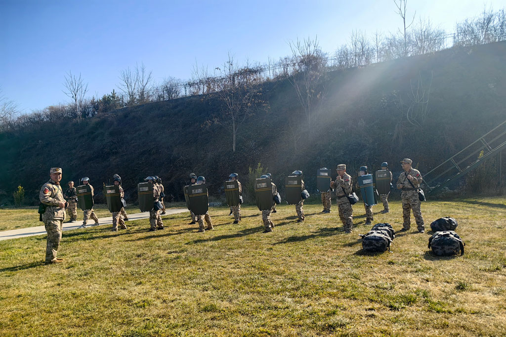 星火機床公司組織職工參加天水市民兵應急營集訓