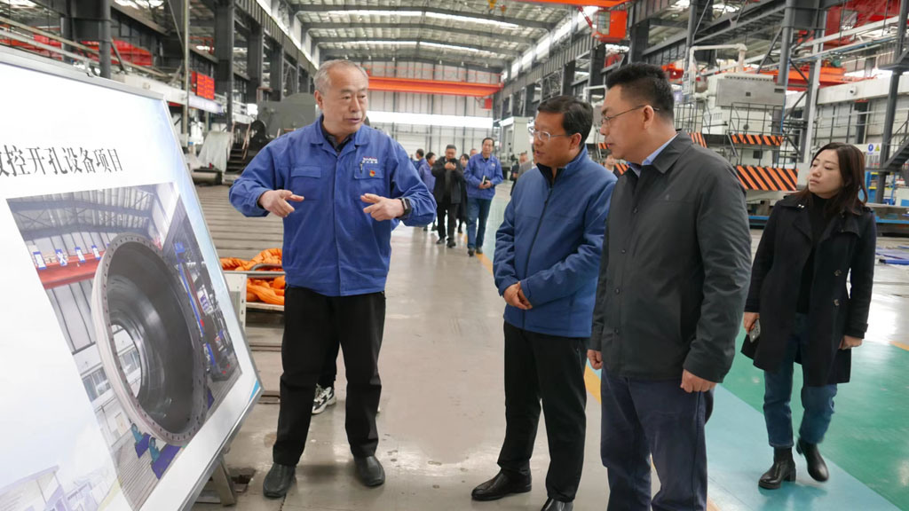 青島西海岸新區膠南街道張朝洋一行到星火機床公司考察