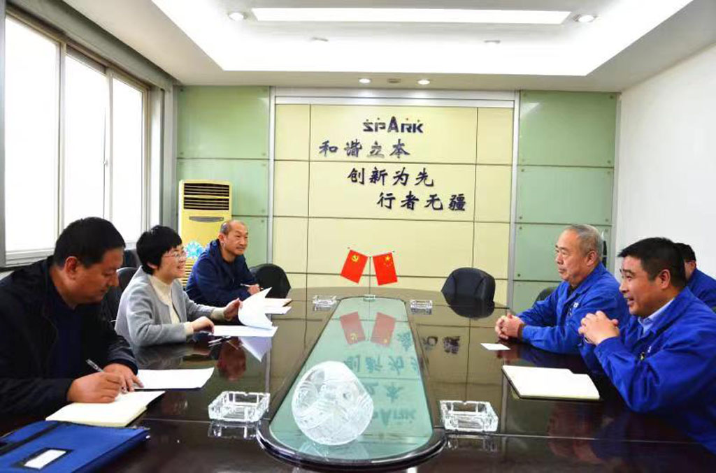 天水市工信局領導調研星火機床公司生產經營工作