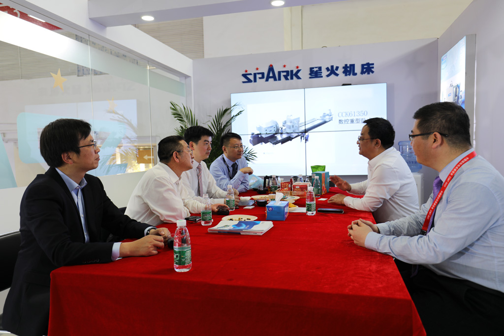 西門(mén)子（中國(guó)）有限公司相關(guān)領(lǐng)導(dǎo)蒞臨星火展位參觀