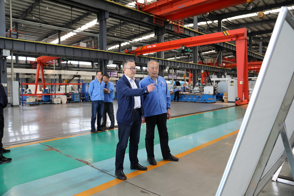 甘肅省政府參事室主任王虎中在星火公司調研