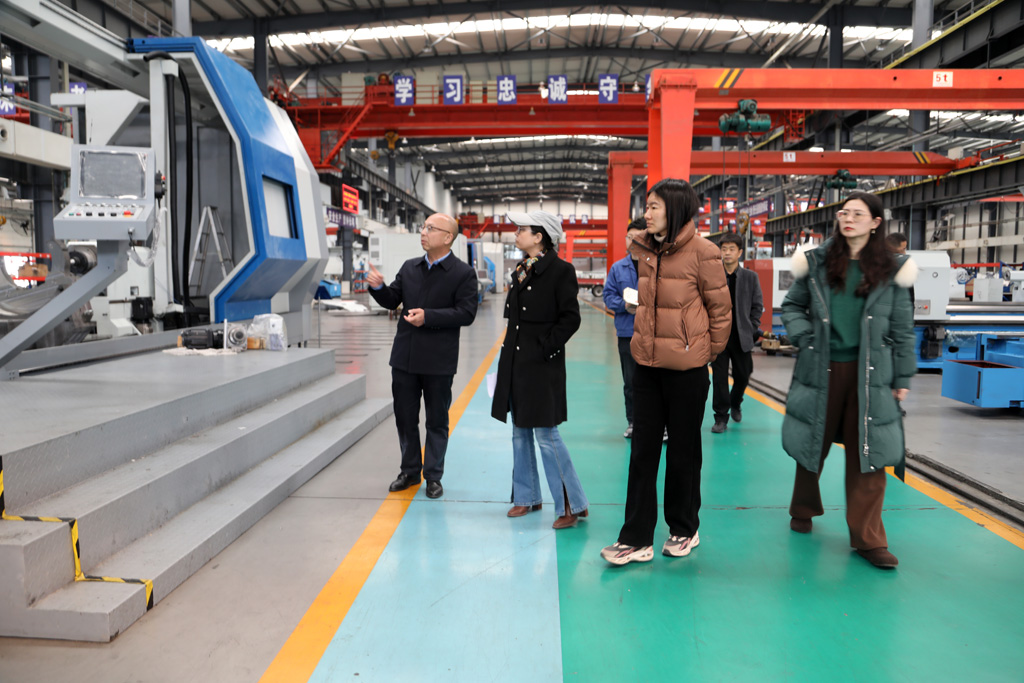 省委黨校教授馬桂芬一行來星火數控公司調研