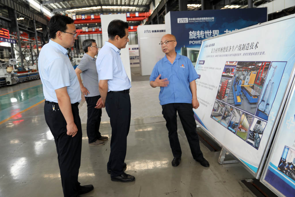 天水市人大副主任申君明調研星火數控公司“雙千行動”計劃落實情況 