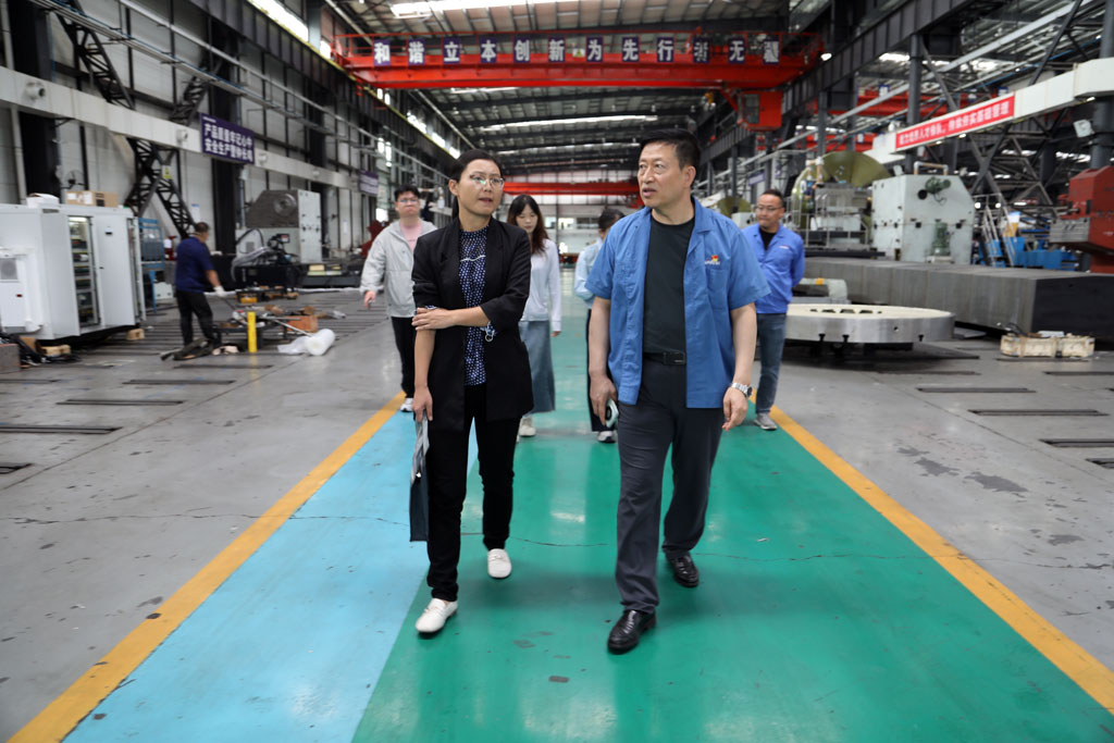 省工信廳石化研究所領導來星火數(shù)控公司調研“三化”改造工作