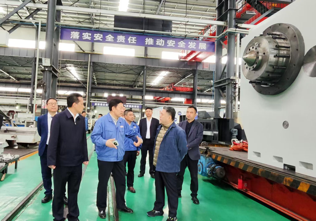 方大集團領導一行蒞臨星火數控參觀調研